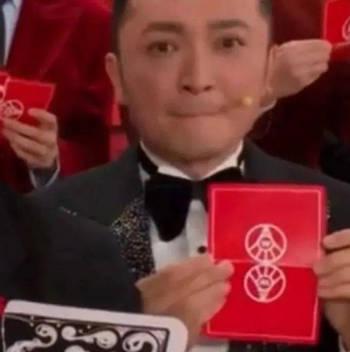 2024春晚：魔术节目现意外，导演解读“真实联欢”