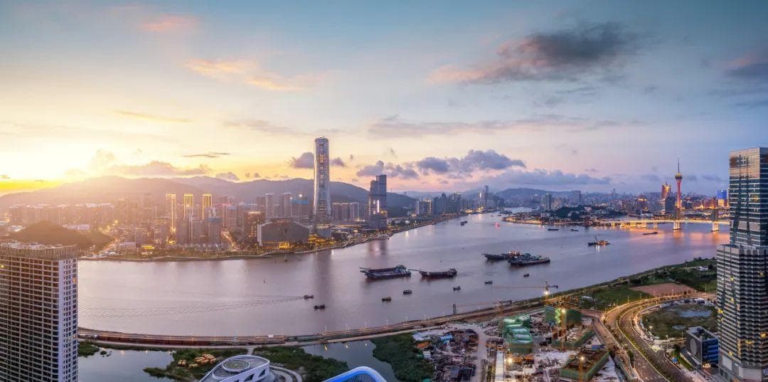 如何看待“港车北上”“澳车北上”对珠海公共服务资源供给所带来的机遇和挑战？