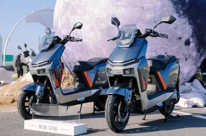 1万元买代步工具，是电动车还是摩托车？多维度对比后告诉你答案