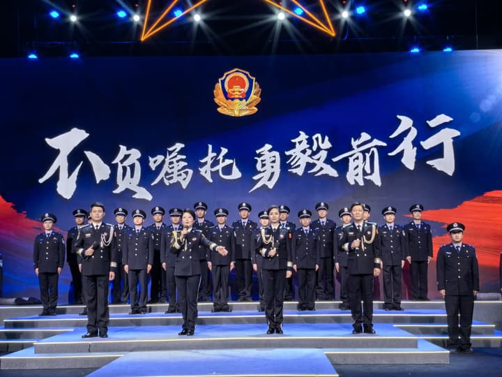 浙江公安机关云端吟诗祭奠英烈：“我们从来不会忘却英雄的模样”
