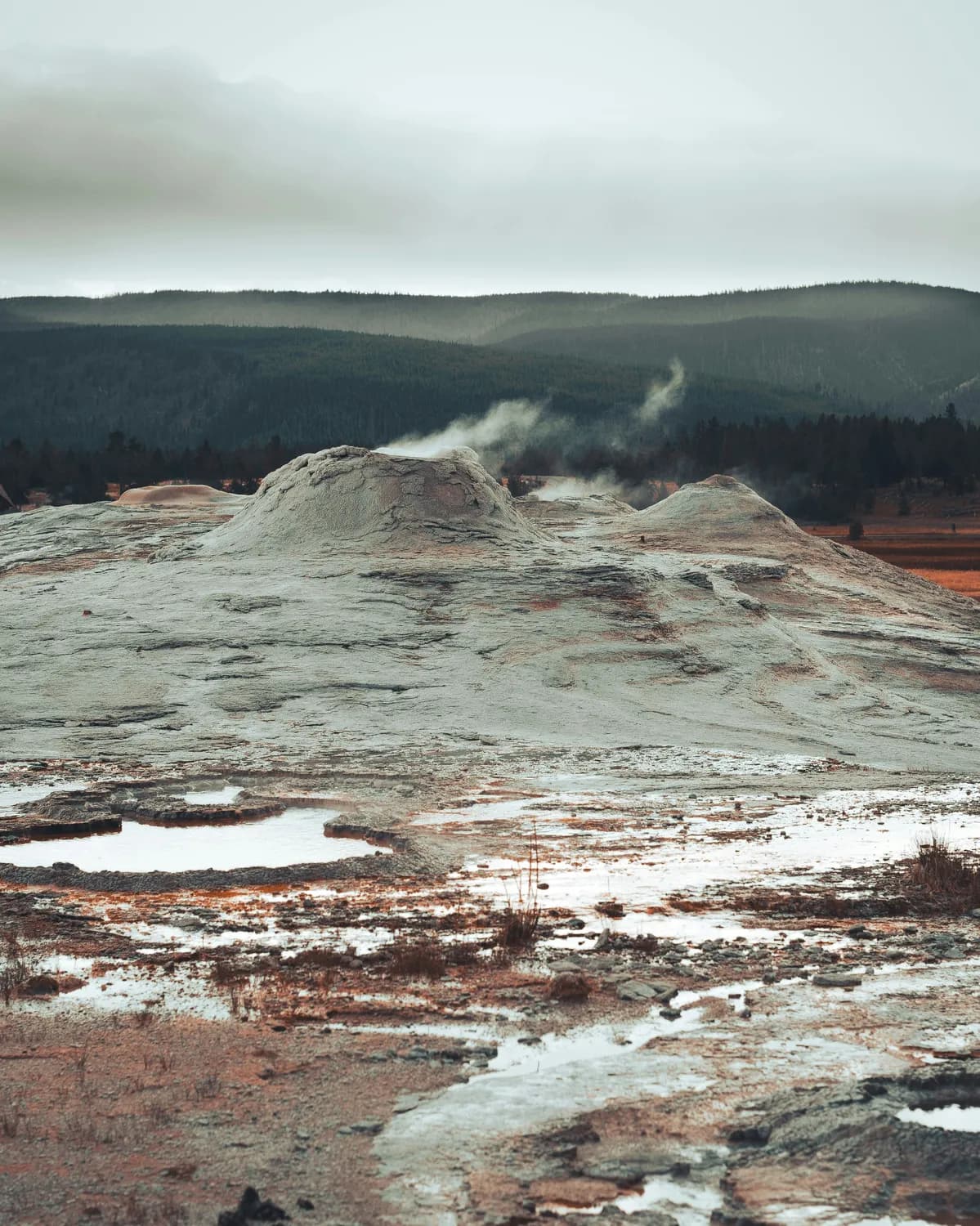 黄石火山：沉睡的巨人与地球生态的潜在威胁