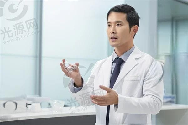近视手术全攻略：适应症、注意事项及效果解析