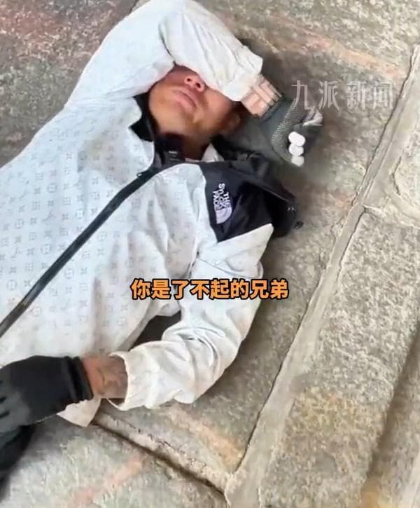 男子高位截肢12年靠双手登顶泰山 毅力征服五岳梦