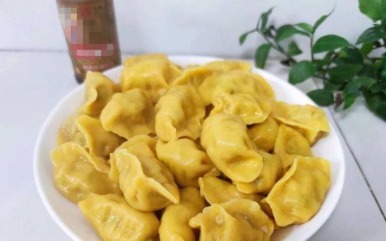 夏天吃饺子就要豆角馅的，鲜嫩多汁，又香又入味