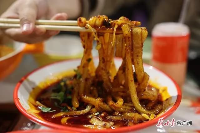欢腾的美食盛宴——天水麻辣烫“吃货节”侧记