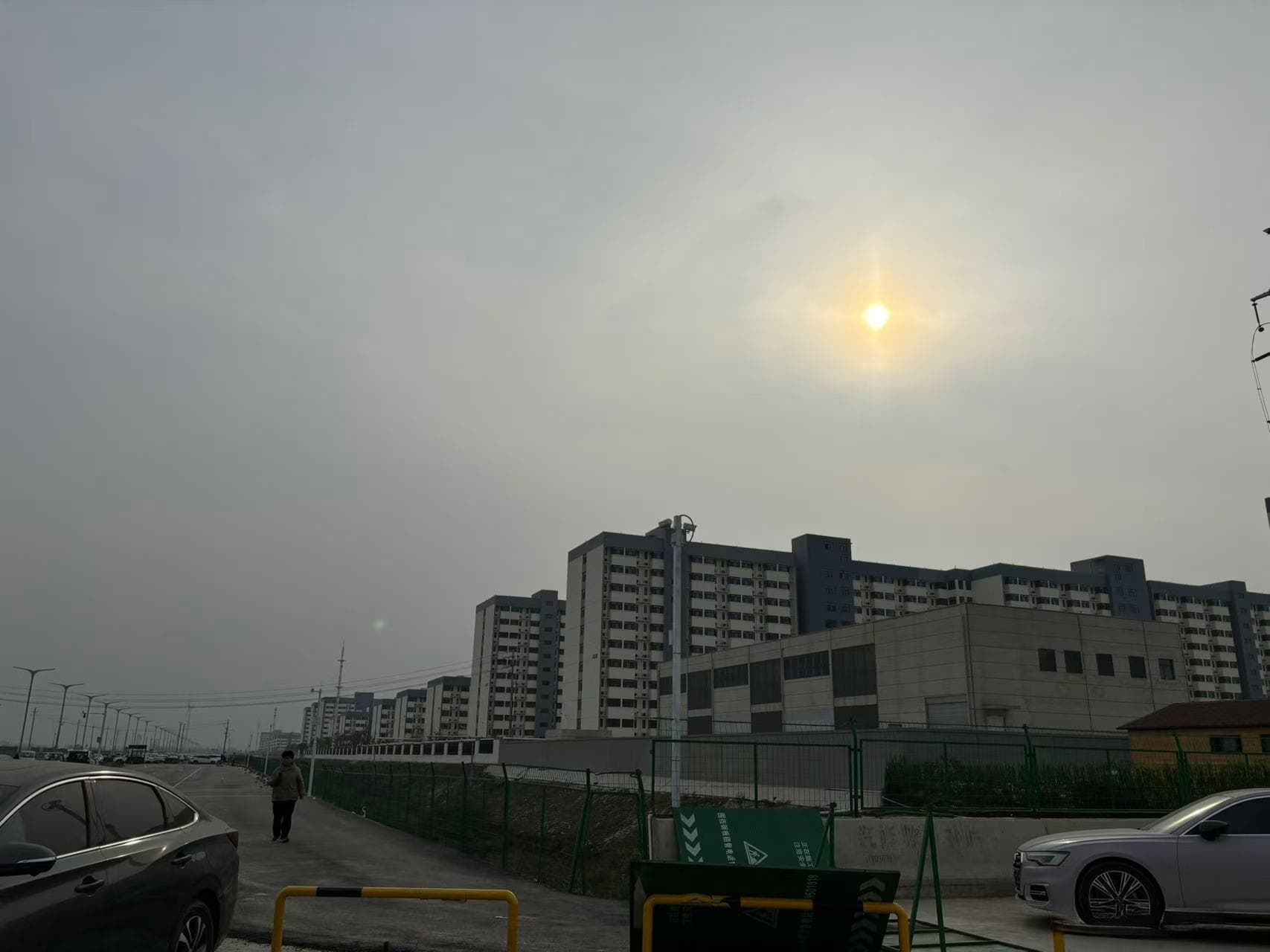 郑州比亚迪生产线狂飙：员工加班月入近万，“喂饱”周边餐饮老板