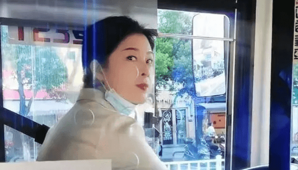 重庆90后“仙气”巴士司机爆红，背后藏不为人知奋斗故事