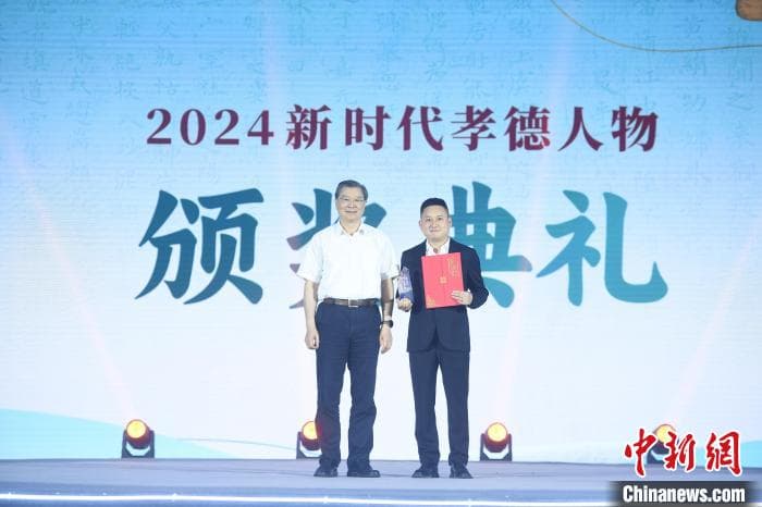 祖辈与孙辈"隔代亲"：传递出孝德文化的何种力量？