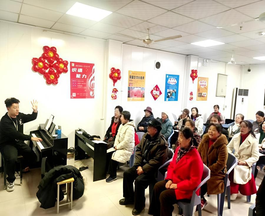 东关街道：在“常青藤”公益合唱团 聆听岁月的歌声