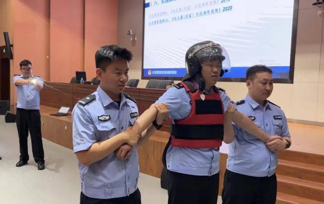 乌海公安配发新型警用装备，MR训练提升实战能力