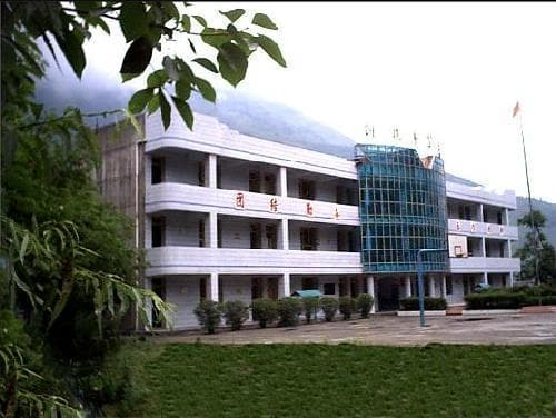 捐赠者讲述建造地震中未倒希望小学