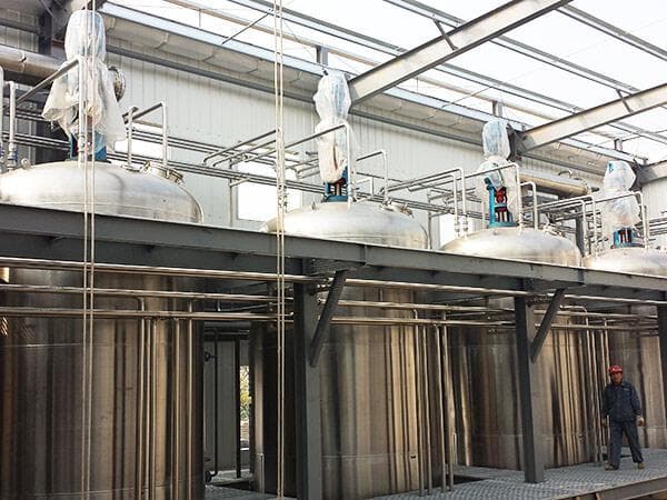 亚临界低温萃取与分子蒸馏技术联用提取植物精油