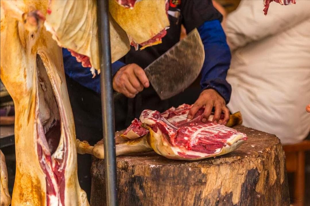 买羊肉时，发现这3个特征千万别买，教你挑选新鲜羊肉的小技巧