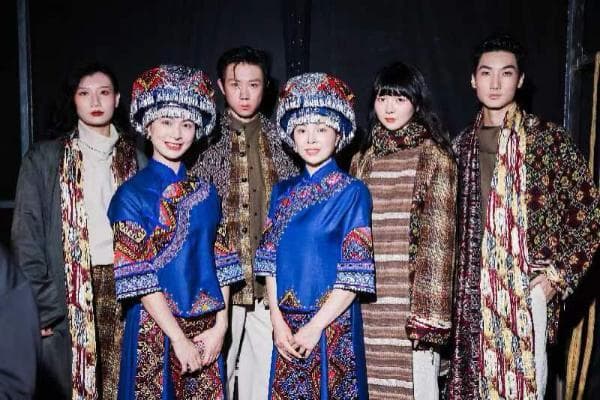 “西兰卡普”土家织锦闪耀非遗光彩 谭氏姐妹传承文化新篇章