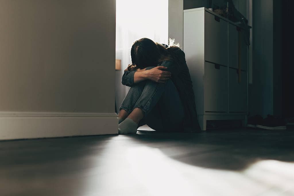 “33岁女子死于出租屋”事件，搞清真相才能聚焦真问题