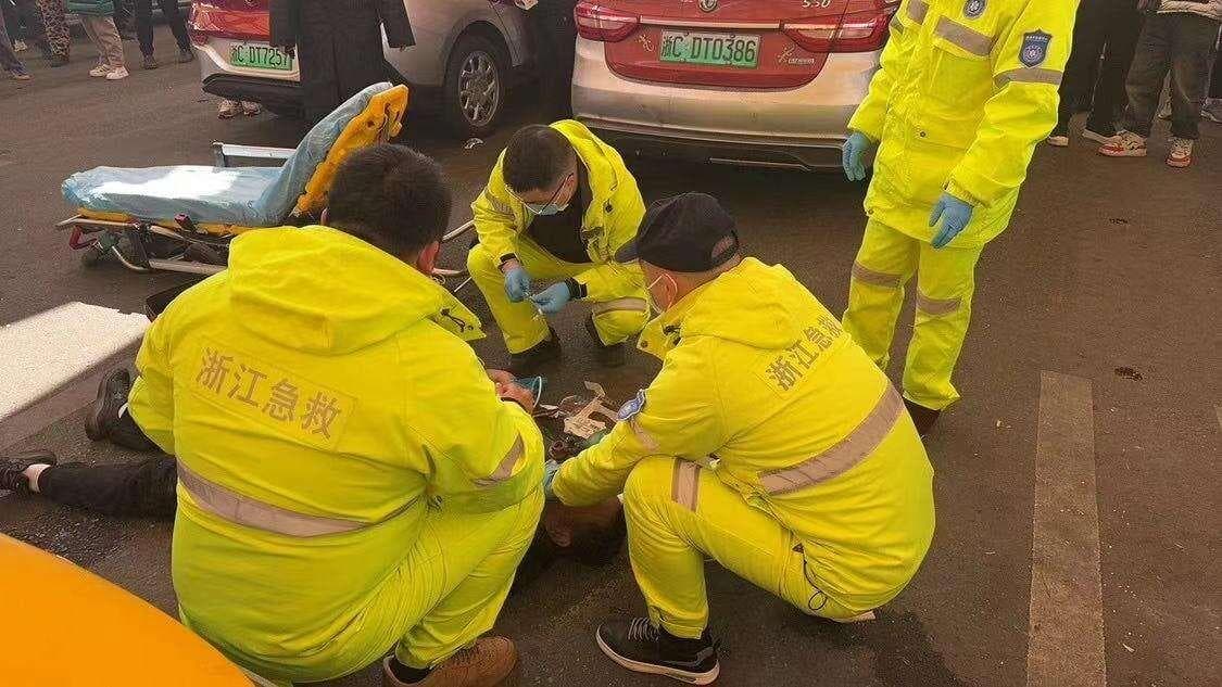 “教科书”式急救再现！众人合力为生命赢得黄金时间