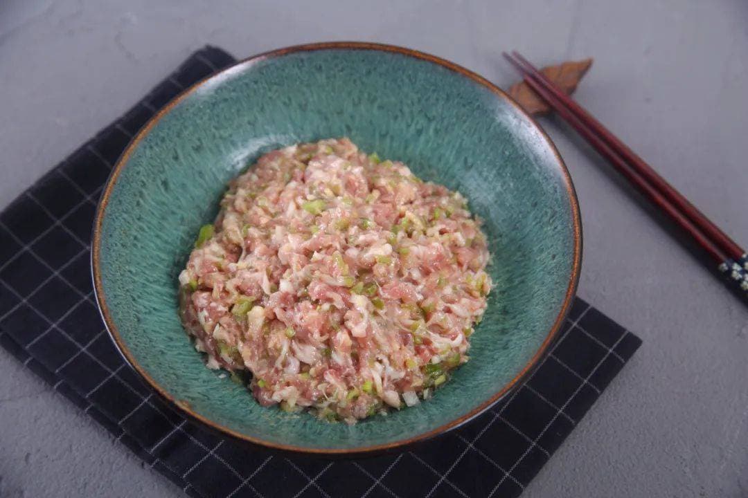 调饺子馅最忌讳的调料，10个人有9个放错，难怪饺子不香，有怪味