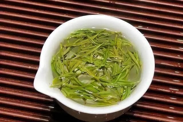 医生提醒：喝绿茶时，一定要多注意这几点