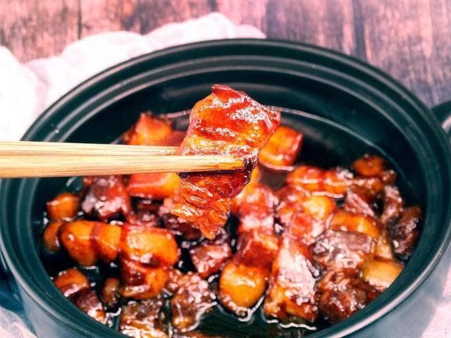 做红烧肉有讲究，掌握好3点，红烧肉色泽红亮，软烂不柴不腥
