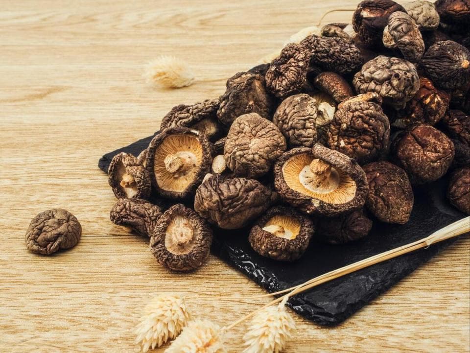 香菇别只会炒肉，鲜香入味的3种家常做法，营养翻倍，全家都爱吃
