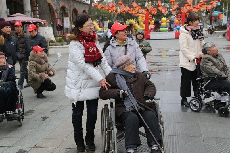 15省份宣布2025年养老金上调，基本都是双增长，能涨多少？