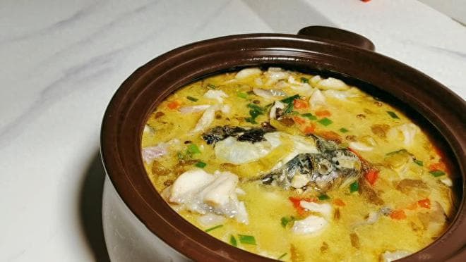 酸菜鱼三步调味，鱼片滑嫩汤鲜美，酸菜恰到好处