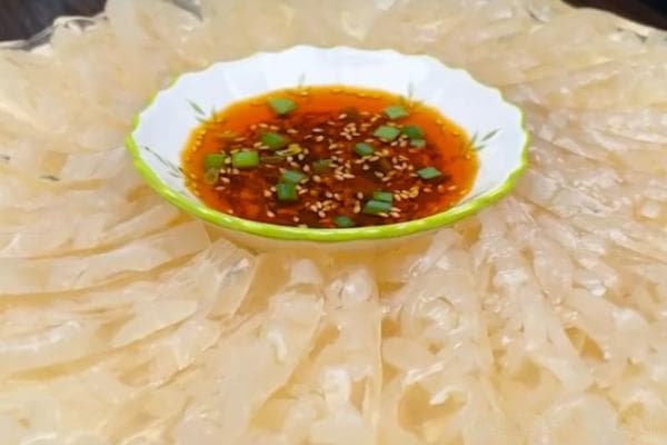 猪皮冻，一道美味营养的传统佳肴，制作简单，成本低廉