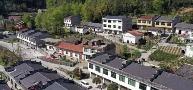 城乡户口不再限，一文读懂农村宅基地房屋继承地随房走法则！