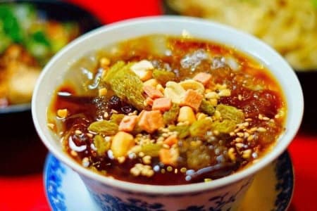 如何制作冰凉粉的粉？揭秘传统夏日小吃原料制作过程