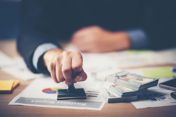 圣经中的十条罪名大全：从宗教道德到现代法律的解读