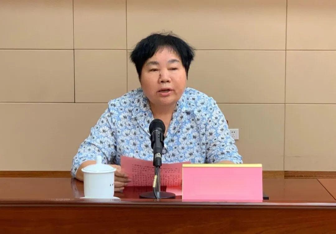 玉林市“金秋助学”再启航，50名困难女大学生新生获爱心资助