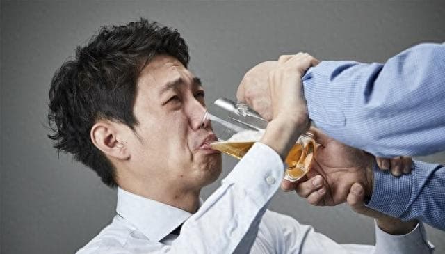 头孢配酒说走就走，两者的反应时间到底有多长？很多人都了解错了