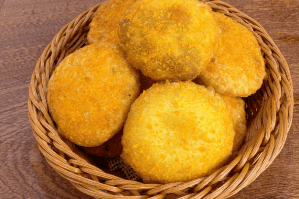 油炸糕制作全攻略：从材料准备到成品出锅