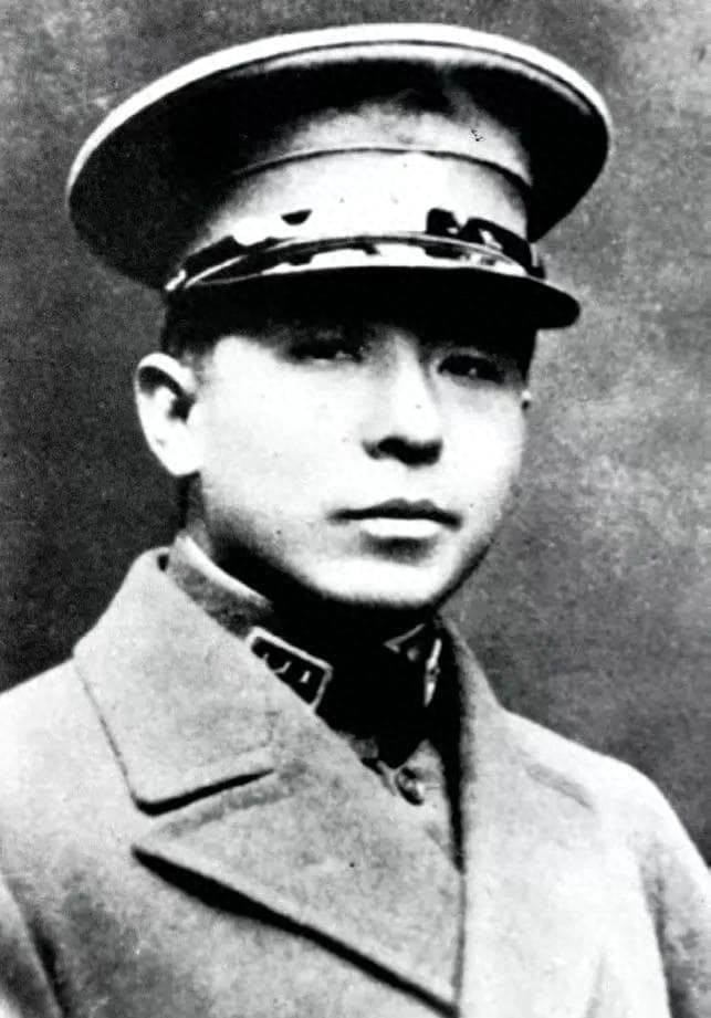 1933年张学良决定戒毒，首日竟平安无事，杜月笙发现端倪：换张床