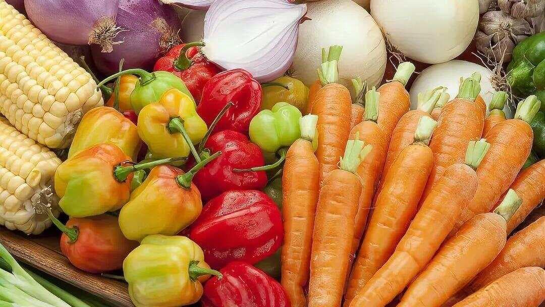 【健康饮食】十大碱性食物推荐：从菠菜到苹果的营养指南