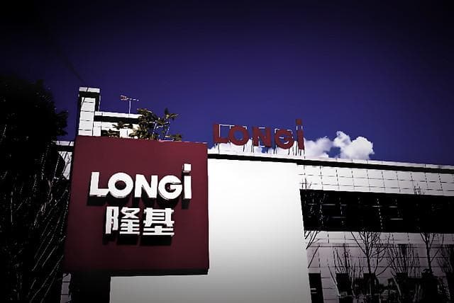 隆基绿能上半年亏损超52亿元，“光伏一哥”市值已经跌破千亿