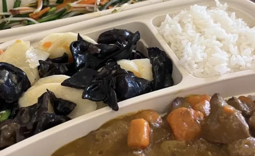 一顿冻10斤饭，打工人开始自制预制菜