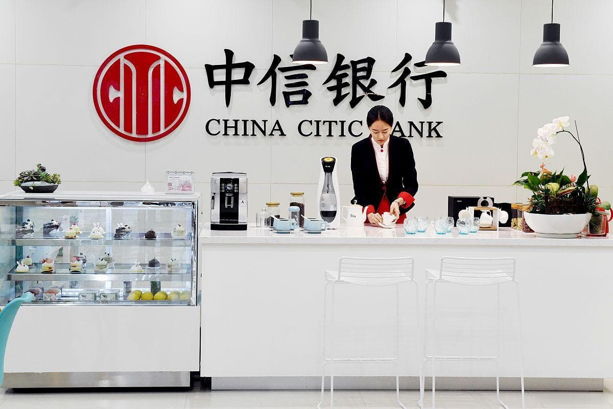 如何线上解决身份证过期导致银行卡停用的问题？