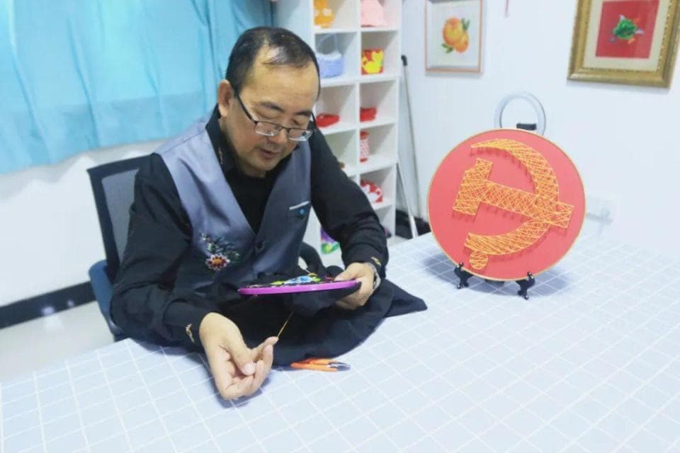 哈密绣郎孙学军：用8年时间绣出22米《清明上河图》
