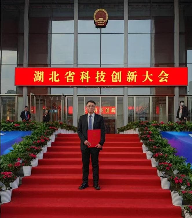 苦心钻研28年，他让饲料中少用抗生素变成可能