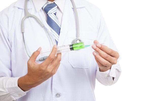 大疱性类天疱疮的治疗药物及注意事项