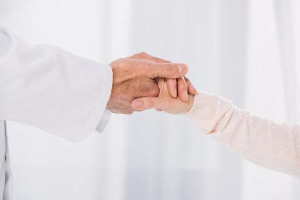 14岁孩子手抖挂什么科