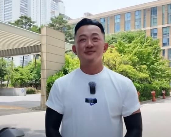 韩国"最强外卖员"：月入6万，每天跑12小时200多公里！出意外了