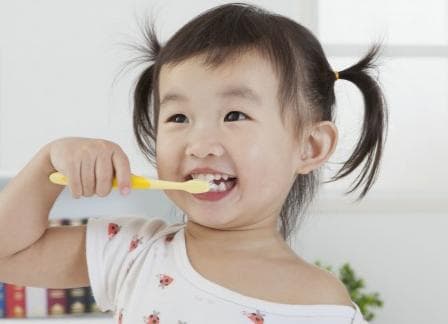 餐后口腔清洁：刷牙与漱口的优劣分析