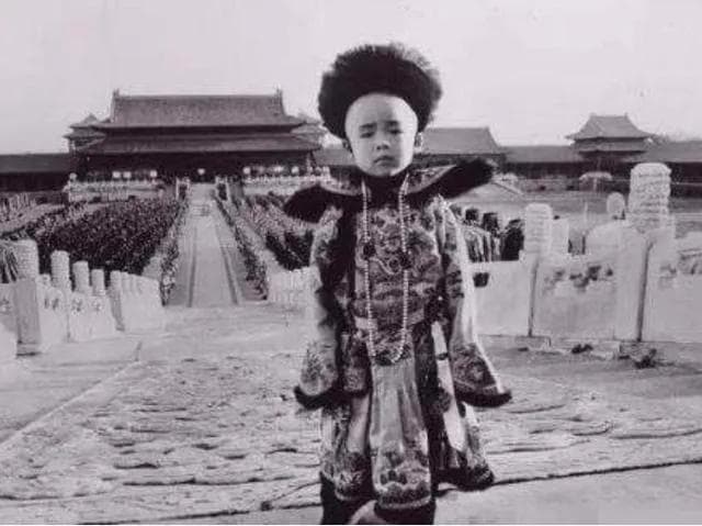 溥仪在紫禁城的最后岁月：从洋学堂到盗宝贼
