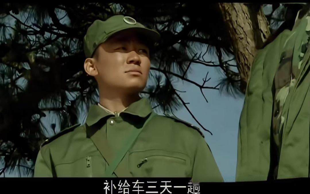 《士兵突击》：许三多也会神回复！班长五条狗的故事你懂了吗？