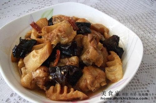 春笋焖鸡翅：一道美味可口的家常菜