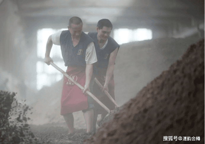 品味酱香：探寻白酒中的贵族