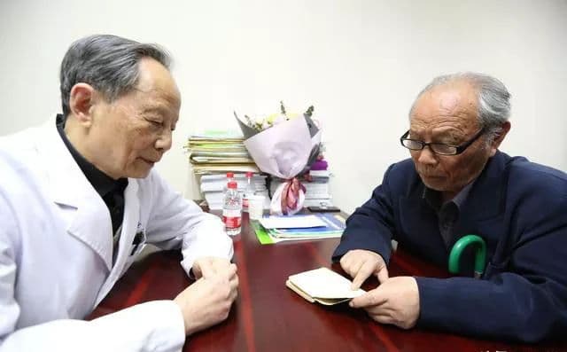 查出肺部结节怎么办，医生总结六点注意