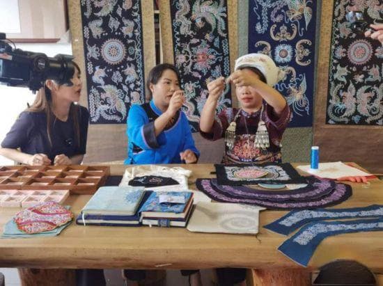 刺绣“活化石”马尾绣展跨界时尚 出海又出圈